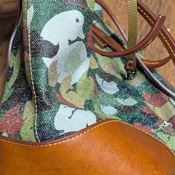 Retired Dooney & Bourke Duck Dynasty Tan Canvas with Brown Leather Logo Patch - Picture 9 of 10